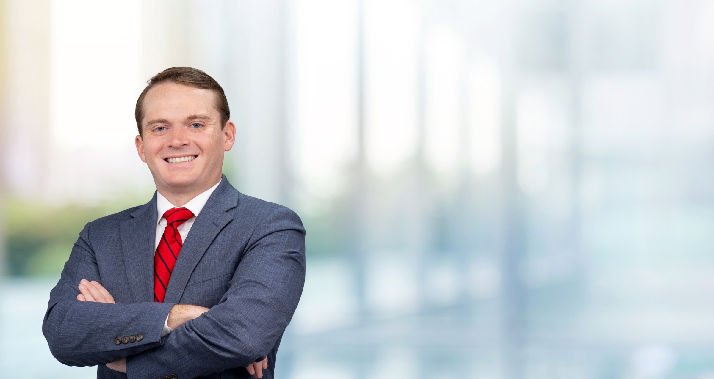 Thomas \, image size:2400x1275